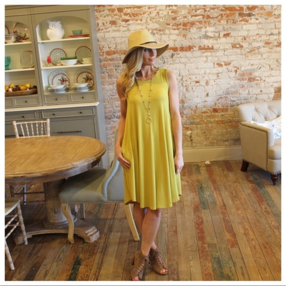 Chartreuse Sleeveless Swing Dress With Pockets - Picture 4 of 4